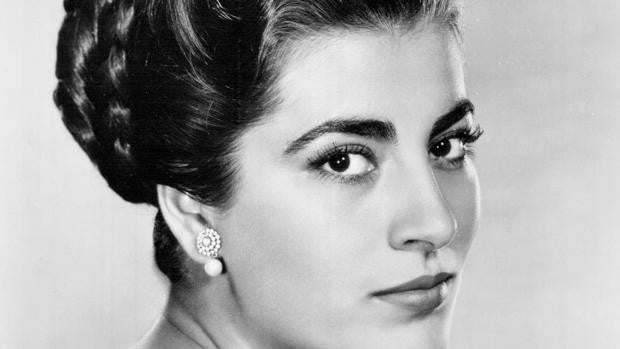 La también cantante Irene Papas