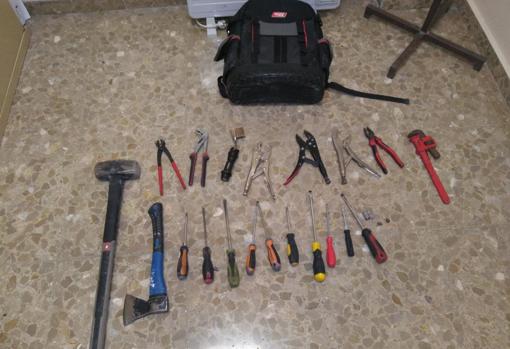 Las herramientas que usaron los ladrones para acceder a la nave de Alimentos Morón