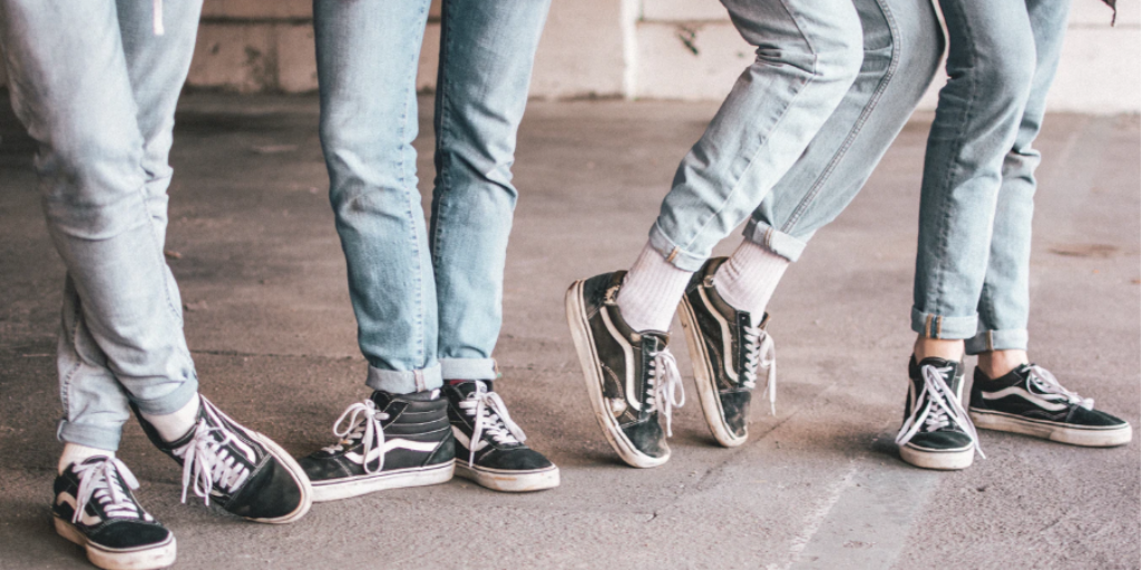 Este San Valentín, celébralo combinando las zapatillas en pareja