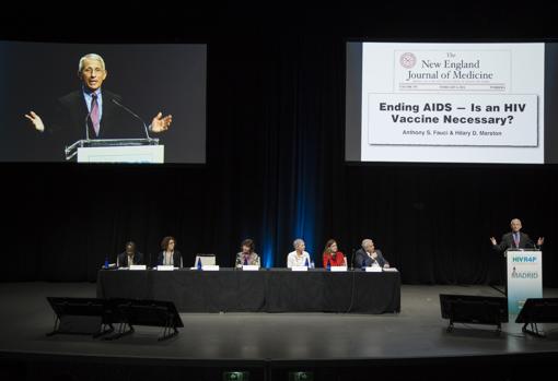 Fauci durante el congreso