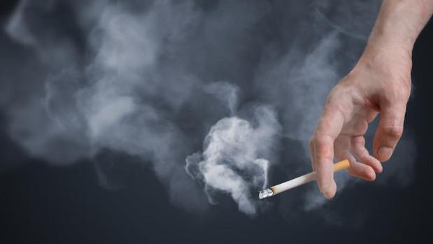 El humo del cigarrillo empeora el cáncer de cabeza y cuello