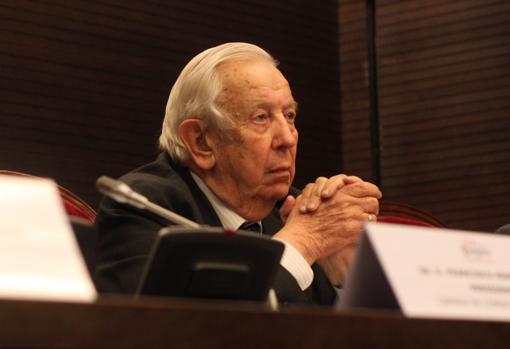 El profesor y abogado Manuel Olivencia, en una conferencia que pronunció en 2012