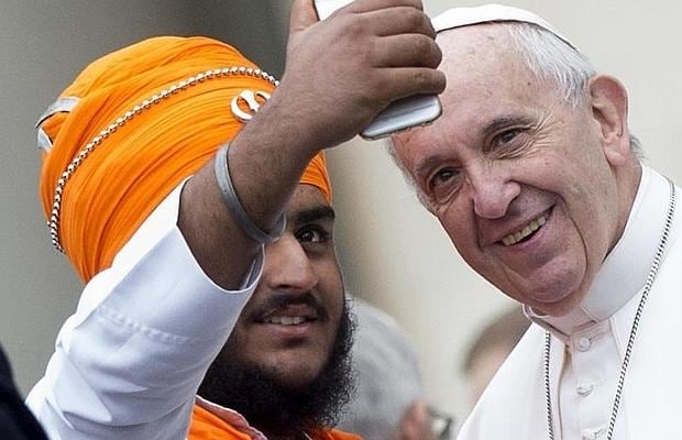 Papa Francisco: «La prioridad del diálogo entre religiones es rezar unos  por otros»