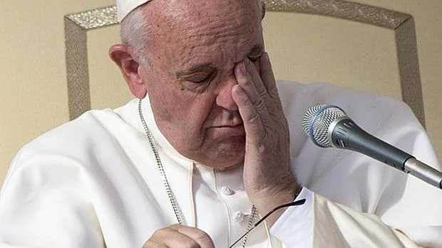 El Papa dice que es «triste» ver sacerdotes y obispos «apegados al dinero»