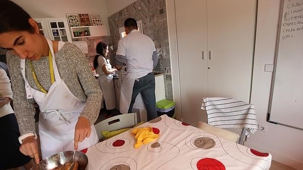 La Fundación Juan XXIII Roncalli cumple 50 años: El tesón por dignificar a  un colectivo sin apenas voz