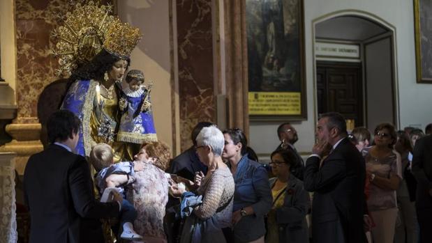 Besamanos de la Virgen de los Desamparados de Valencia