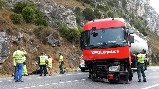 Uno de los peores accidentes del año, el pasado mes de septiembre, en el que cinco personas que viajaban en un mismo vehículo, tres menores, su madre y su abuela, todos ellos de nacionalidad francesa, fallecieron al colisionar con un camión en la carretera N-1, cerca de Pancorbo (Burgos)