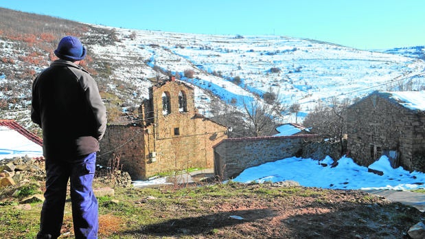 El pueblo de Félix tiene diez casas, cuatro y la iglesia están derruidas