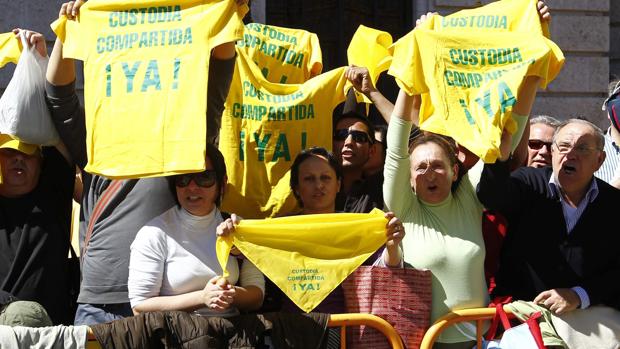 Manifestación de padres que reclaman la custodia compartida