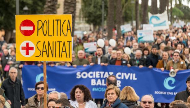 Manifestación organizada por la plataforma ciudadana «Mos Movem, En Marcha, Let's go»