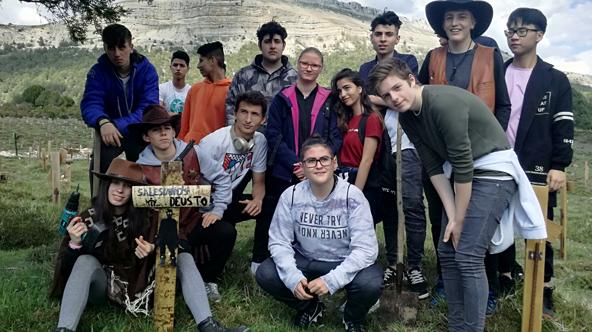 Alumnos del colegio Salesianos Deusto en Sad Hill