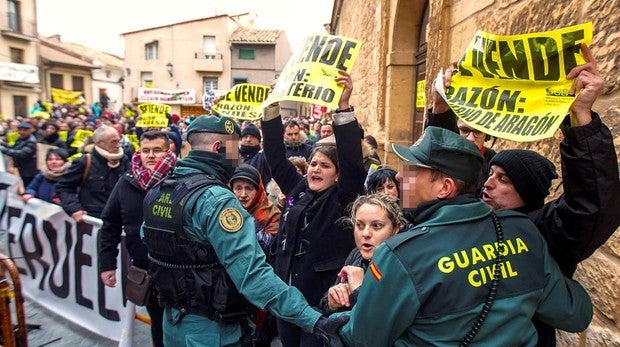 Protestas antes la ministra teresa Ribera