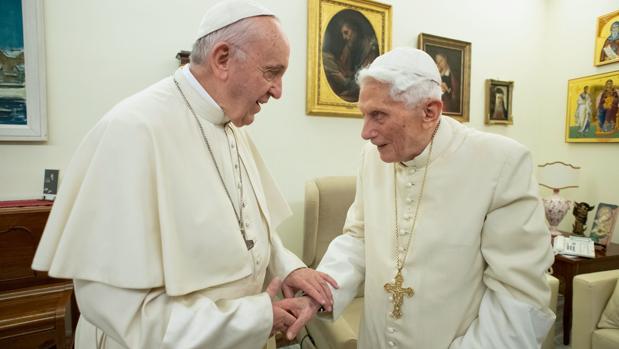 El Papa Francisco y Benedicto XVI, en plena sintonía para ...