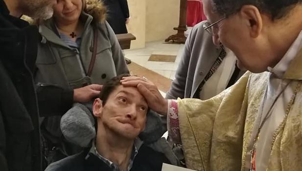 El cardenal Stella recibe la carta de Julián en su visita a Montilla