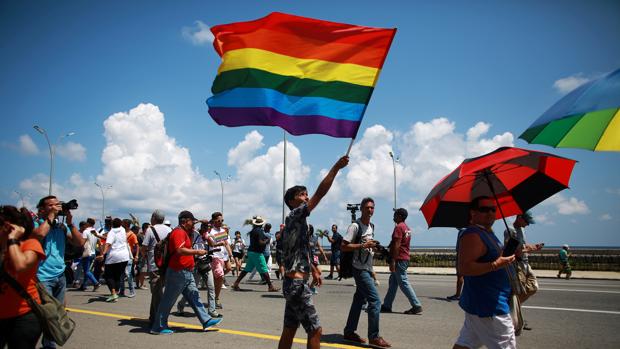 Activistas cubanos protestan por la suspensión de la «Conga contra la homofobia» en La Habana