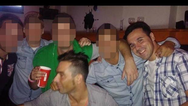 Mamel Castañón, en el centro, y David Carragal, a la derecha