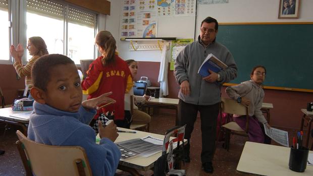 Asistir a clase también reduce el riesgo de fumar