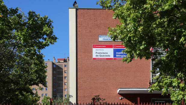 Imagen del instituto madrileño Francisco de Quevedo, en el distrito de San Blas, a cuyas puertas se produjo la agresión de dos menores a una tercera chica