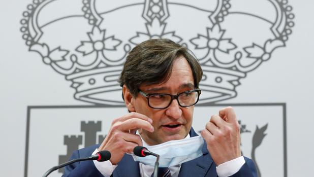 El ministro de Sanidad, Salvador Illa, durante la rueda de prensa que ha ofrecido este viernes en San Sebastián