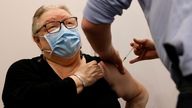 Francia, Alemania e Italia paralizan la vacunación con AstraZeneca... Y,  ¿qué pasa ahora en España?