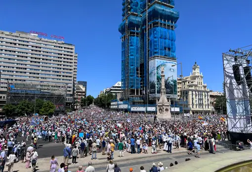 Miles de personas, en un ambiente festivo, se manifiestan en contra del aborto