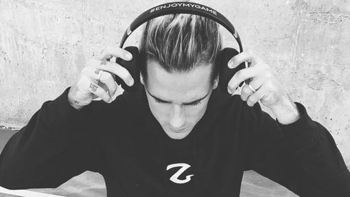 Antoine Griezmann con sudadera de The GZ Brand