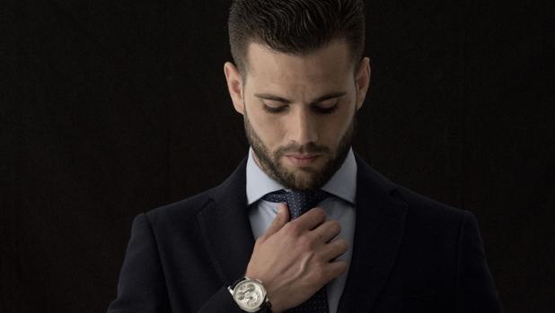 El central del Real Madrid posa con su reloj