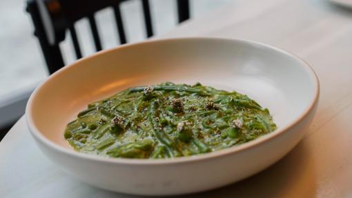 Vainas verdes con crema de guisantes, un plato de Fismuler