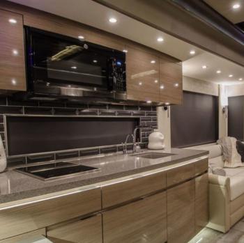 La nueva e inmensa autocaravana de lujo de 2 millones de euros de Porsche