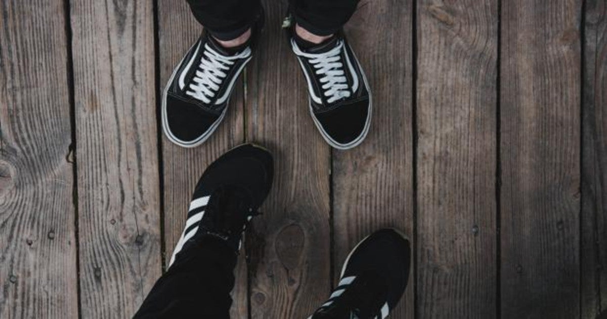 Zapatillas negras y blancas Clearance