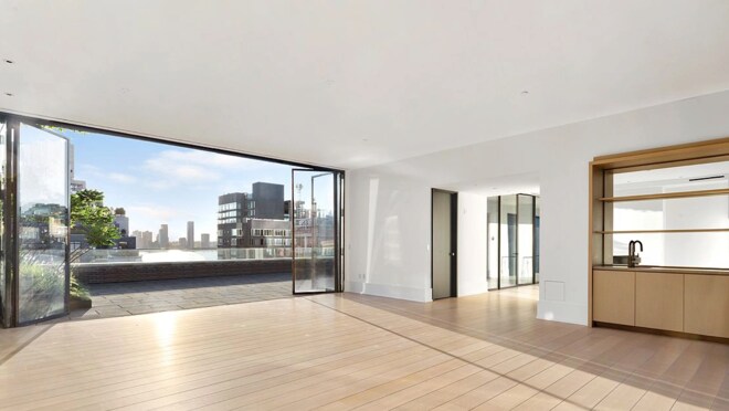 La vivienda de tres plantas ofrece 826 metros cuadrados de espacio habitable