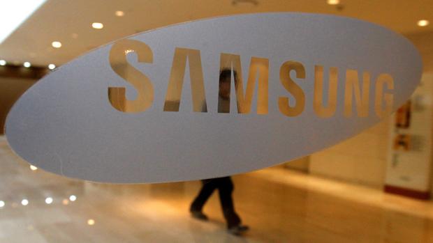 El logo de Samsung en la sede de la compañía en Seúl