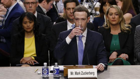 El CEO de Facebook no se ha salido del discurso oficial que lleva ofreciendo desde que hablara una semana después de saltar a los medios el escándalo Cambridge Analytica