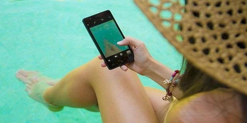 Cinco consejos para que no te «hackeen» el «smartphone» durante las vacaciones