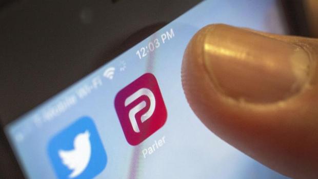 Parler: la «app» vetada por Apple y Google por dar voz a los seguidores más extremistas de Trump