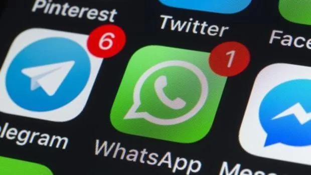 El plan de la UE que va a cambiar la forma en la que usas WhatsApp y descargas 'apps'
