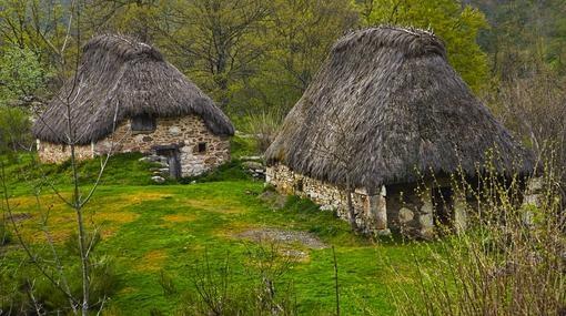 Cabañas de cubierta vegetal de Somiedo