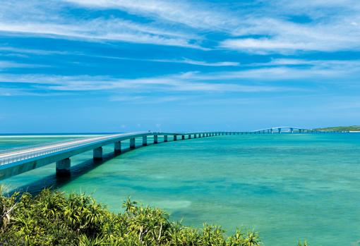 Irabu O-hashi, el puente que conecta las islas Miyako e Irabu, en Okinawa
