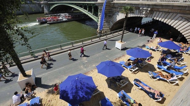 Una zona de París Playa, con arena de mar