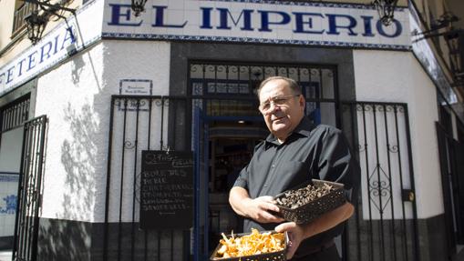 En la puerta de El Imperio