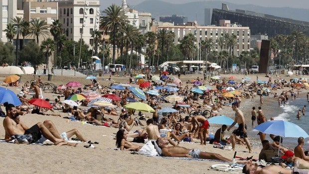 ¿Cuáles son las mejores provincias para mantener la distancia entre toallas en las playas?