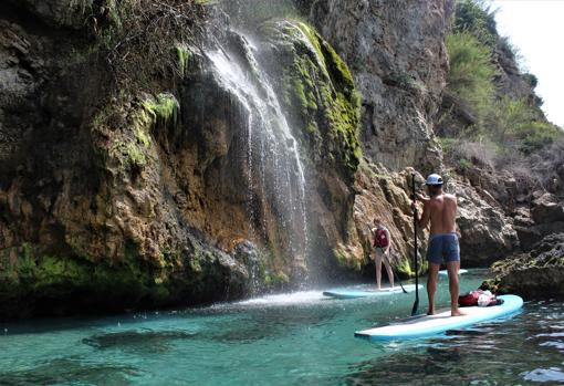 Paddle surfing at the Maro waterfall