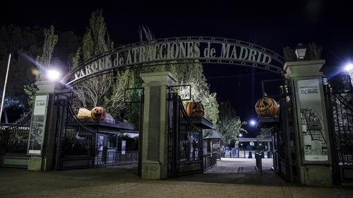 Decorated Halloween entrance to the Madrid Amusement Park