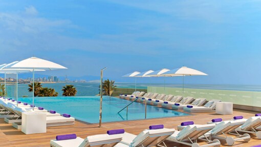 Imagen de la infinity pool de W Barcelona